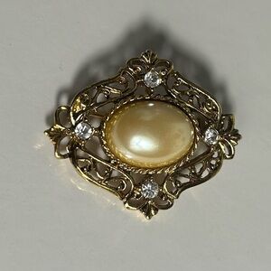 5/$25 Vintage Gold Faux Pearl Celtic Triskelion Brooch